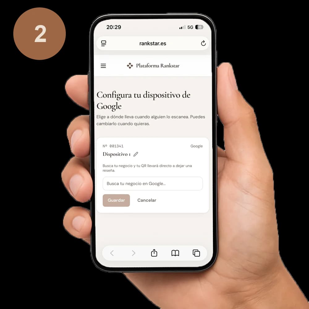 Móvil con la Plataforma Rankstar abierta en la pantalla «Configura tu dispositivo de Google», con el buscador para elegir el negocio