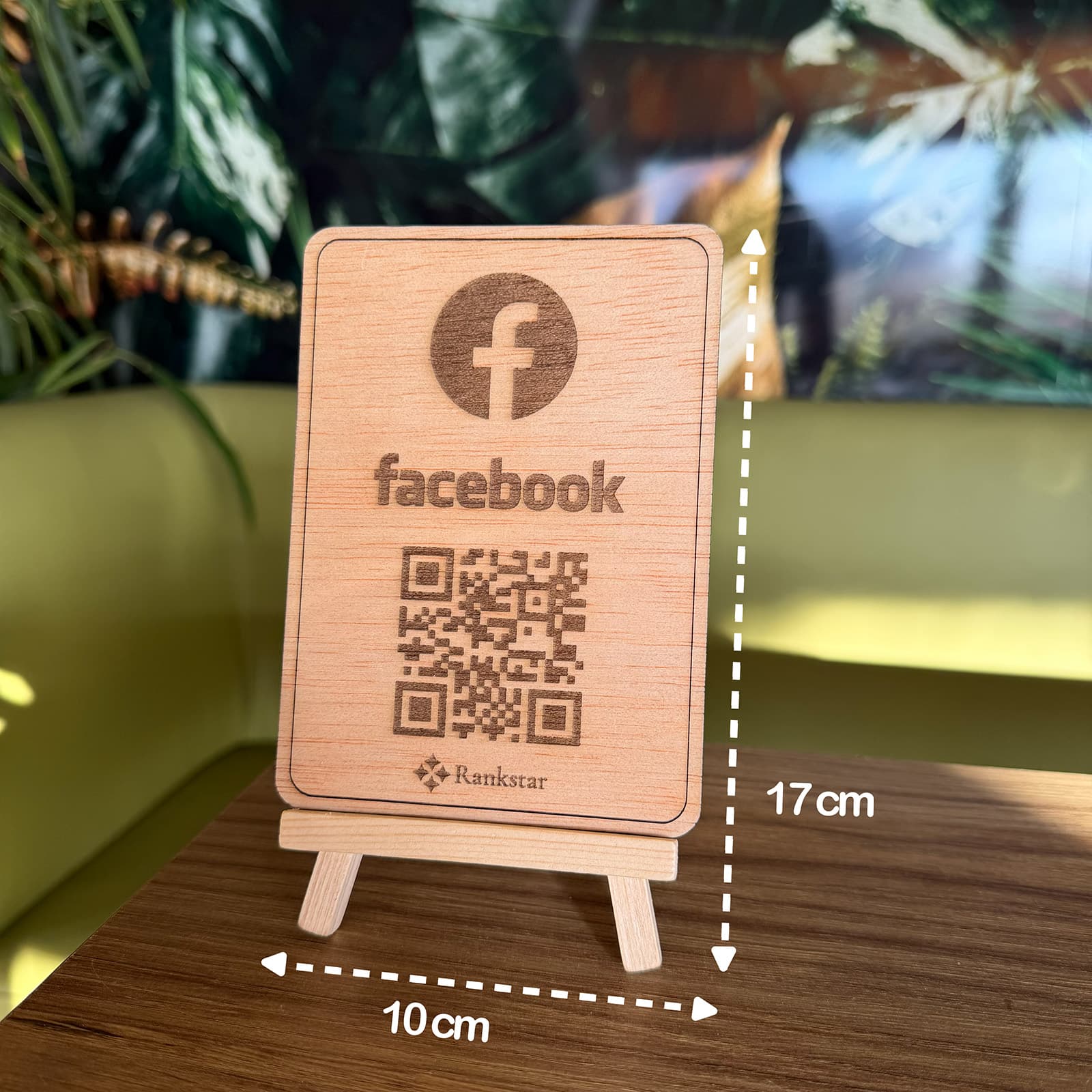 Medidas del expositor Rankstar de Facebook sobre su caballete: 10 cm de ancho y 17 cm de alto