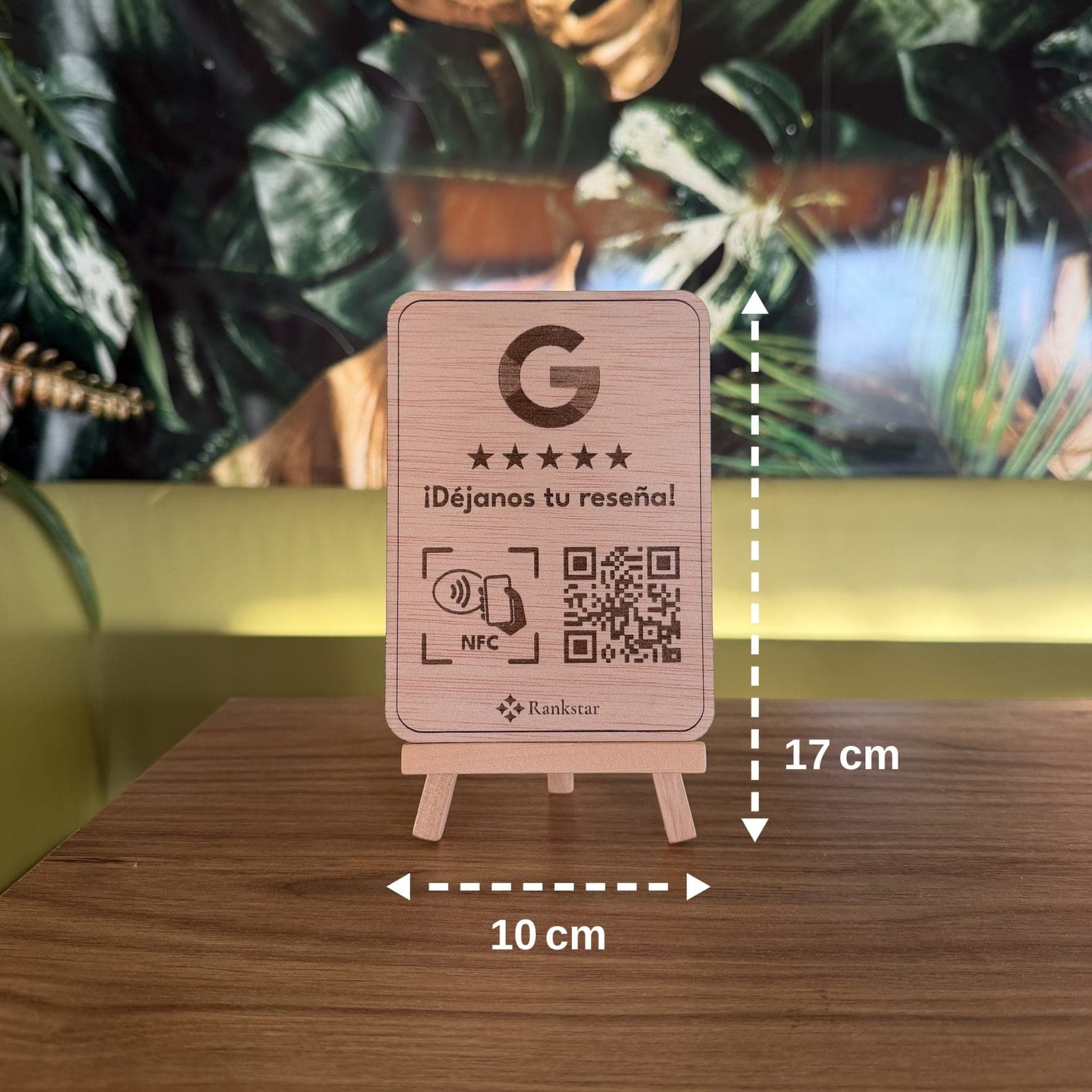 Medidas del expositor Rankstar de Google sobre su caballete: 10 cm de ancho y 17 cm de alto