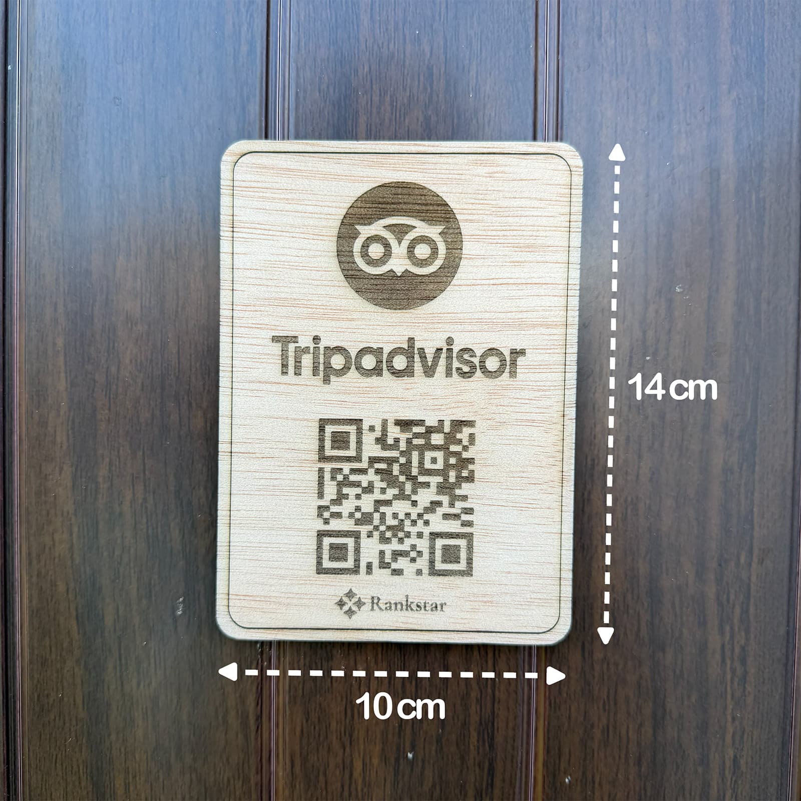 Medidas de la placa Rankstar de Tripadvisor: 10 cm de ancho y 14 cm de alto